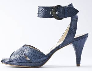 Peter Kaiser Sandaletten in der Trendfarbe Blau